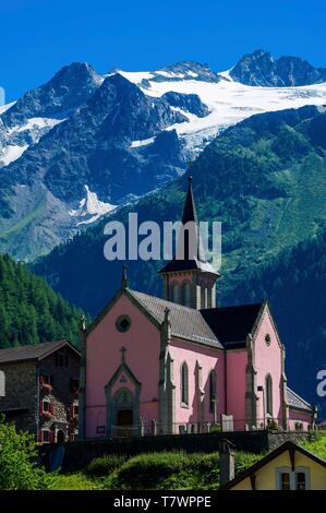 Suisse, Valais, Tour du Mont Blanc, de Trient, église avec la pointe d'Orny dans le dos Banque D'Images