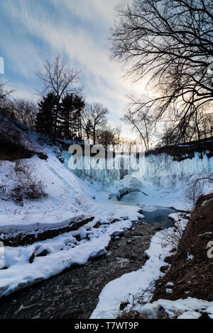 Chutes de Minnehaha gelés au printemps Banque D'Images