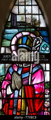 Eglise de Saint Mary Earl Soham, Suffolk, Angleterre, RU vitrail par Margaret Edith Aldrich corde(1891-1988), Saint Felix évêque de Dunwich Banque D'Images