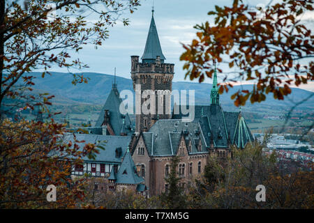 Le château historique de Wernigerode. Ajouté à la saison automne soir l'humeur. Banque D'Images