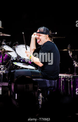 Turin, Italie. 10 fév, 2018. Lars Ulrich, le batteur du groupe de heavy metal américain Metallica, spectacle sur scène à la Pala Millares à Turin, Italie, le 10 février 2018. Credit : Alessandro Bosio/Pacific Press/Alamy Live News Banque D'Images