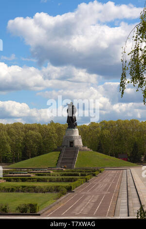 Monument commémoratif de guerre soviétique, mémorial de la guerre et du cimetière militaire à Berlin, parc de Treptow Banque D'Images