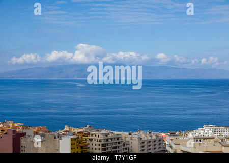 Vue sur l'île de La Gomera de Puerto de Santiago, Tenerife, Canaries, Espagne Banque D'Images