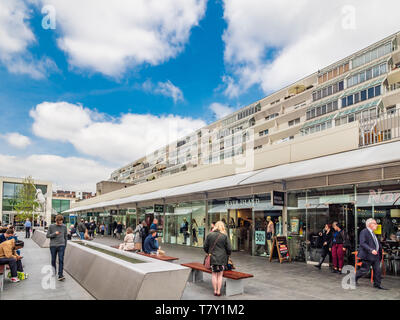 Le Brunswick Centre, Camden, London, UK. Faible hauteur d'avant-garde, haute densité, quartier du centre-ville, conçu par Patrick Hodgkinson (avec David Levi Banque D'Images