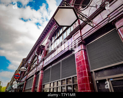 La station de métro Russell Square extérieur, Bloomsbury, Camden, London, UK. Banque D'Images