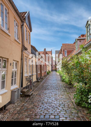 Dans les rues pavées de la ville médiévale Ribe, Danemark Banque D'Images