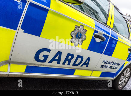 Une voiture de police des routes nationales Garda Bureau ou GNRPB. L'unité de police des routes de la Garda Síochána. Avant 2018, il était connu sous le nom de Traf Garda Banque D'Images