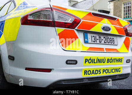 Une voiture de police des routes nationales Garda Bureau ou GNRPB. L'unité de police des routes de la Garda Síochána. Avant 2018, il était connu sous le nom de Traf Garda Banque D'Images