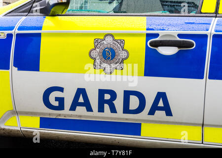 Une voiture de police des routes nationales Garda Bureau ou GNRPB. L'unité de police des routes de la Garda Síochána. Avant 2018, il était connu sous le nom de Traf Garda Banque D'Images