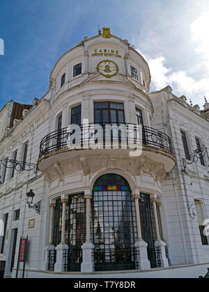 Casino Arias Montano, conçu par l'architecte Aníbal González, dans la ville d'Aracena, province de Heulva, Andalousie, Espagne Banque D'Images