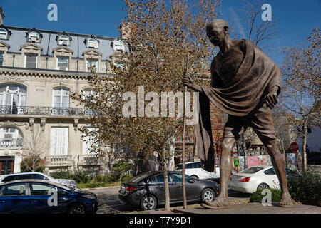 Statue en bronze de Mahatma Gandhi en face de l'ambassade de l'Inde.Dupont Circle.Washington D.C.USA Banque D'Images