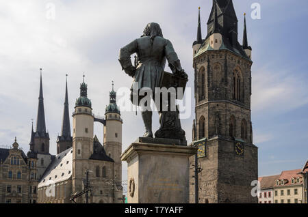 Händeldenkmal mit Marienkirche, Halle, Sachsen-Anhalt, Allemagne Banque D'Images