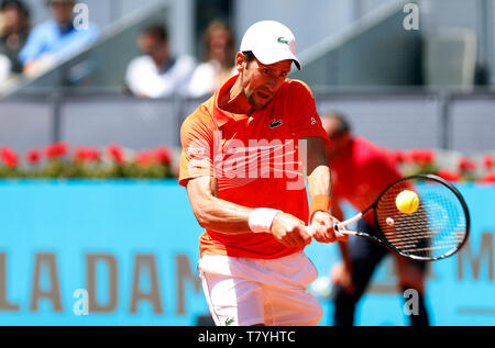 Novak Djokovic la Serbie de vu en action contre Viktor Troicki de France pendant sept jours de la Mutua Open de Madrid à la Caja Magica de Madrid, Espagne. Banque D'Images