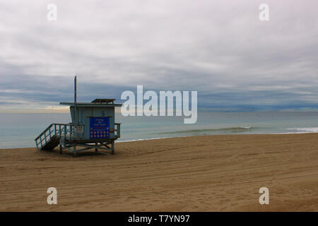 Lifeguard hut hivers sur une journée à la plage de Malibu Banque D'Images