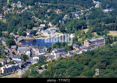 La France, l'Orne, Bagnoles de l'Orne, la station thermale autour du lac (vue aérienne) Banque D'Images