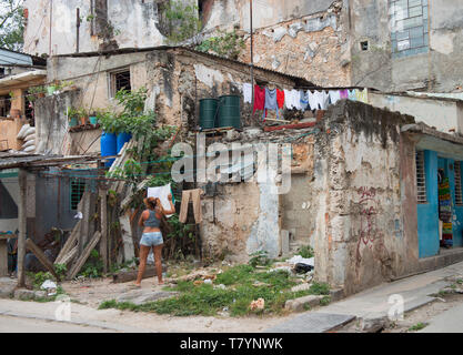 La Havane, Cuba est une ville dynamique, mais plutôt le capital en décomposition,troublé par embargo et géré par régime communiste,matériaux de construction etc dans courte provision,charmant Banque D'Images