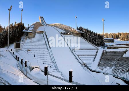 La Norvège, Oslo, district de Holmenkollen, le Holmenkollbakken le saut à ski hill qui abrite le musée du ski Banque D'Images