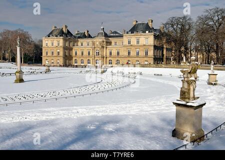 France, Paris, quartier Saint Michel, le Jardin du Luxembourg, le palais du Sénat Banque D'Images