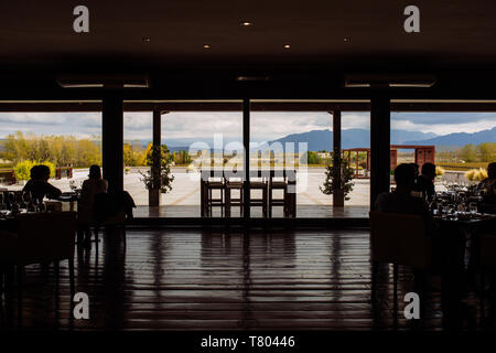 Restaurant Bodega Septima Maria vue de la Cordillère des Andes, Agrelo, Lujan de Cuyo, Mendoza, Argentine Banque D'Images