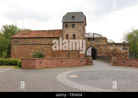 Blick auf die Wasserburg von im Kurpark Bad Vilbel à Hessen Banque D'Images