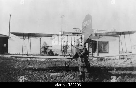 Amelia Earhart et Kinner Airster, 1921 Banque D'Images