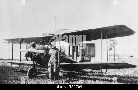 Amelia Earhart et Kinner Airster, 1921 Banque D'Images