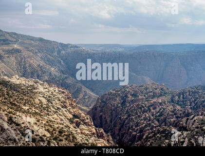 Réserve de biosphère de Dana, elevated view, le Gouvernorat de Tafilah, Jordanie, Moyen-Orient Banque D'Images