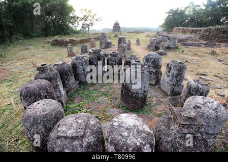 Pierre bouddhistes stupas trouvés sur l'Ratnagiri site archéologique de l'ancienne zone bouddhiste d'Odisha, Inde, Asie Banque D'Images