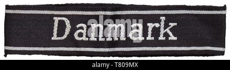 Un sleeveband «anmark" pour de simples soldats ou sous-officiers de la SS-Grenadier-Regiment plus tard, SS-Panzer-Grenadier-Regiment 24 (danois no 1) dans la 11e SS-Freiwilligen-Panzer-Grenadier-Division "Nordland". Noir et gris-argent-maschine version tissée avec unsewn se termine. Non émis. Longueur 46 cm., historique, historique du 20e siècle, années 1930, années 1940, Secret Service, service de sécurité, les services secrets, les services de sécurité, police, armée, forces armées, NS, le National-socialisme, le Nazisme, Troisième Reich, l'Empire allemand, l'Allemagne, l'ustensile, pièce de l'équipement, les ustensiles, objet, objets, alambics, clipp, Editorial-Use-seulement Banque D'Images