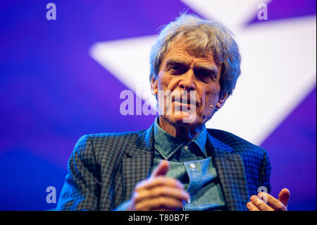 Amsterdam, Hollande du Nord, Pays-Bas. 9 mai, 2019. Sir John Hegarty est perçu au cours de la Conférence TNW.La 14e édition de la conférence TNW a été inauguré à Amsterdam à l'NDSM, un hub créatif pour les artistes et les entrepreneurs. Sir John Hegarty est le fondateur de l'agence de publicité internationale Bartle Bogle Hegarty (BBH), qui a remporté tous les prix de la publicité possible et a été à la pointe de l'industrie depuis sa création en 1982. John a été chargé d'innombrables publicités ayant capturé le monde, pour des entreprises telles que Levi's et Audi. Avec lui était également Emma Har Banque D'Images