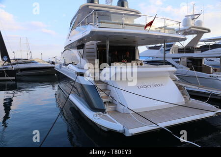 Dans l'annuaire expat blog. 9 mai, 2019. La photo prise le 9 mai 2019 affiche un yacht affiche en 2019 Limassol Boat Show à Limassol, Chypre. Le salon nautique annuel ouvert au public le jeudi. Les organisateurs ont affirmé qu'ils s'attendaient 25 000 visiteurs à la fin de l'émission de dimanche. Credit : Zhang Baoping/Xinhua/Alamy Live News Banque D'Images