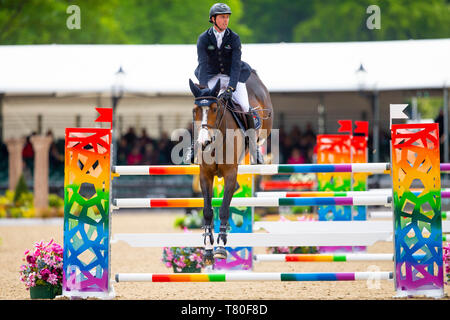 Windsor, Berkshire, Royaume-Uni. 09 mai, 2019. Gagnant. Ben Maher équitation Ginger Blue. GBR. Land Rover mises. 1,45m ouverte. Concours hippique. Royal Windsor Horse Show. Windsor. Dans le Berkshire. United Kingdom. GBR. 09/05/2019. Credit : Sport en images/Alamy Live News Banque D'Images