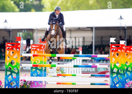 Windsor, Berkshire, Royaume-Uni. 09 mai, 2019. Gagnant. Ben Maher équitation Ginger Blue. GBR. Land Rover mises. 1,45m ouverte. Concours hippique. Royal Windsor Horse Show. Windsor. Dans le Berkshire. United Kingdom. GBR. 09/05/2019. Credit : Sport en images/Alamy Live News Banque D'Images