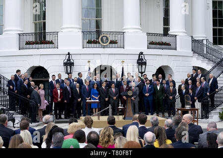 Washington, District de Columbia, Etats-Unis. 9 mai, 2019. Le président DONALD TRUMP se félicite de la Série mondiale 2018 : les Red Sox de Boston à la maison blanche : Douglas Crédit Christian/ZUMA/Alamy Fil Live News Banque D'Images