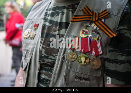 Athènes, Attique, Grèce. 9 juin, 2019. Un participant vu pendant la célébration.Les participants ont célébré le 74e anniversaire de la victoire sur les Nazis en URSS dans la Seconde Guerre mondiale en participant à un bataillon d'immortel de mars. Les participants ont défilé avec des photos de leurs proches qui ont perdu leur vie dans la guerre pour les honorer. Credit : Nikos Pekiaridis SOPA/Images/ZUMA/Alamy Fil Live News Banque D'Images