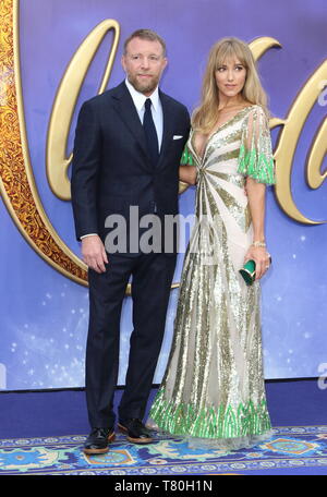Guy Ritchie et Jacqui Ritchie assiste à la projection de gala de l'Aladdin à l'Odeon Leicester Square Luxe Banque D'Images