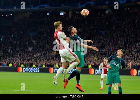 Matthijs de Ligt (Ajax) vs Toby Alderweireld. Ligue des champions 2018/2019 Football Ajax-Tottenham Hotspur de demi-finale le 8 mai 2019 à Amsterdam, Pays-Bas (Photo par Sander Chamid/SCS/AFLO) HOLLAND OUT Banque D'Images