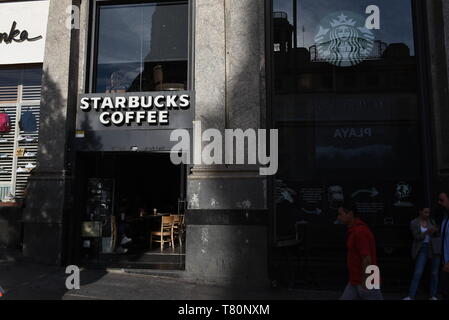 9 mai 2019 - Madrid, Madrid, Espagne - Starbucks Coffee shop vu à Callao square à Madrid. (Crédit Image : © John Milner/SOPA des images à l'aide de Zuma sur le fil) Banque D'Images
