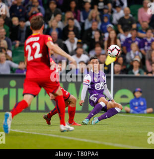 L'HBF Park, Perth, Australie. 10 mai, 2019. Une Ligue de football, demi-finale, Perth Glory versus Adelaide United ; Christopher Ikonomidis de la Perth Glory traverse la balle dans la zone d'Adélaïde : Action Crédit Plus Sport/Alamy Live News Banque D'Images