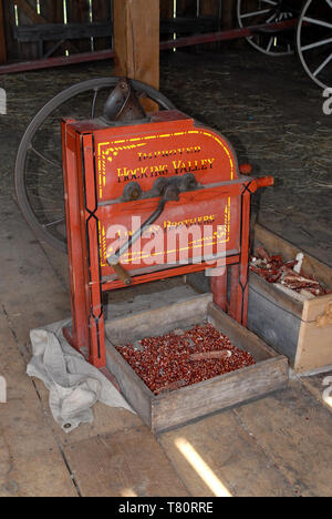 L'amélioration du maïs Hocking Valley Antique sheller. Banque D'Images