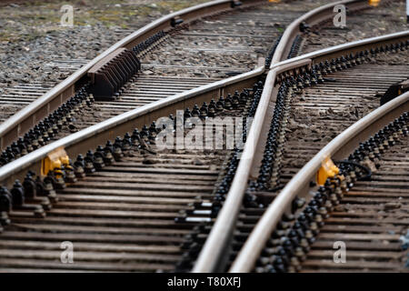 Plusieurs aiguillages de voie de chemin de fer , photo symbolique de la décision, de la séparation et des qualités de leadership. - Image Banque D'Images