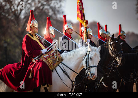 Relève de la garde, Horse Guards, Westminster, Londres, Angleterre, Royaume-Uni, Europe Banque D'Images