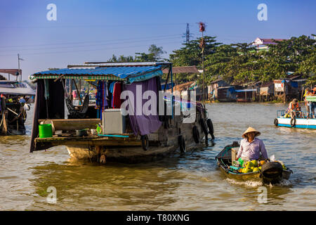 Le marché flottant à l'extérieur de Can Tho, Vietnam, Indochine, Asie du Sud, Asie Banque D'Images