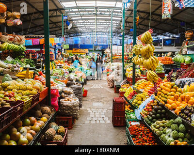 La section des fruits de Paloquemao marché, Bogota, Colombie, Amérique du Sud Banque D'Images