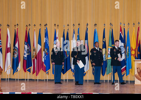 Fort Leonard Wood. Théâtre & Eyck, un 35e OSUT. US Army National Guard de la formation de base des diplômes. La réception de leur diplôme diplômés Banque D'Images