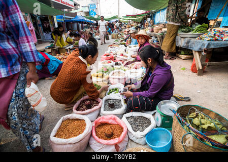 Marché de Fruits et légumes à Pindaya, Shan State, Myanmar (Birmanie) Banque D'Images