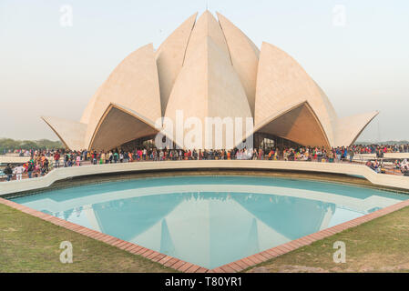 Coucher de soleil sur le Temple du Lotus, New Delhi, Inde, Asie Banque D'Images