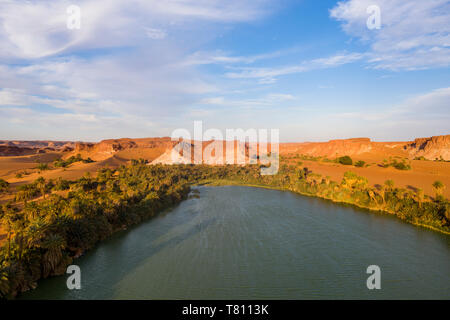 Vue aérienne de l'Ounianga lacs, Site du patrimoine mondial de l'UNESCO, le nord du Tchad, Afrique Banque D'Images