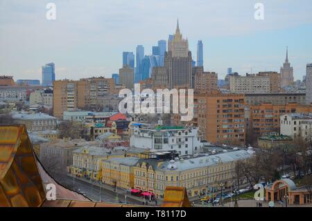 Moskau, Hauptstadt der Russischen Föderation : Blick von der Erlöser auf die Kathedrale Moskauer Skyline Banque D'Images