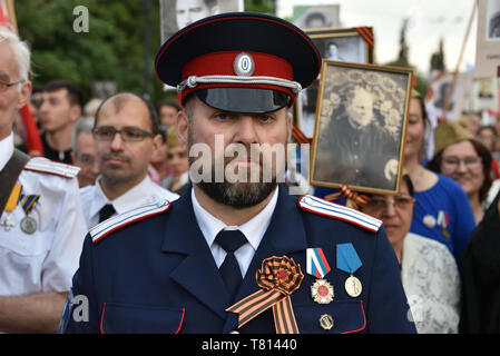 Athènes, Grèce. 9e mai 2019. Régiment d'immortel au cours de la procession de la fête de la Victoire pour marquer le 74e anniversaire de la victoire sur l'Allemagne nazie et de commémorer le sacrifice de la Russie dans la deuxième guerre mondiale, à Athènes, Grèce. Crédit : Nicolas Koutsokostas/Alamy Stock Photo. Banque D'Images